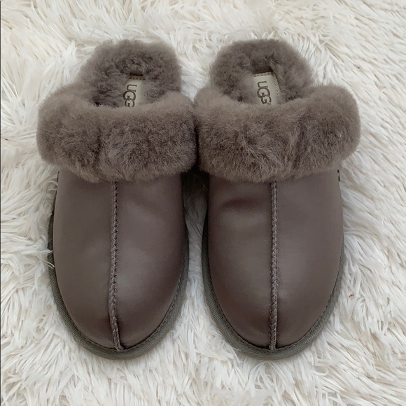 Authentic UGG scuffette 2 satin slippers - Picture 3 of 8